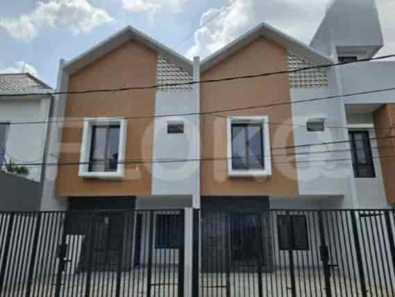 RHASe8e, 3 Floors House in Meruya for Sale | 4BR Near Puri Indah Mall 1