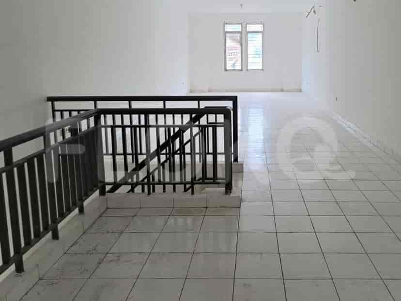 212 sqm, shophouse for rent in Jalan Pegangsaan Dua, Kelapa Gading 3
