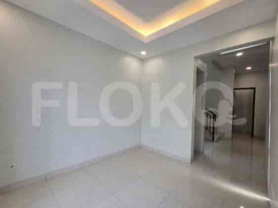 RHASe8e, 3 Floors House in Meruya for Sale | 4BR Near Puri Indah Mall 2