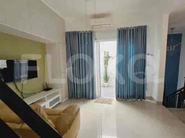Disewakan Rumah 3 BR, Luas 120 m2 di Green Lake City, Cengkareng - RHAb72 3