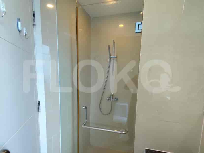 A bathroom with a bathtub, toilet, and sink.