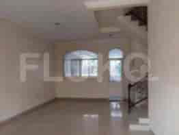 Disewakan Rumah 3 BR, Luas 150 m2 di Green Lake City, Cengkareng - RHA7dd 1
