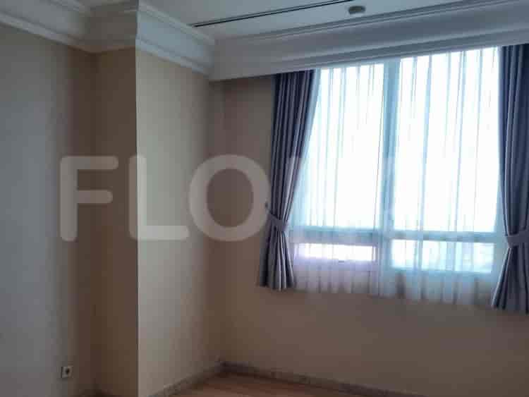Unit 3 Kamar Tidur, Lantai Menengah untuk Dijual di Simprug Terrace - APA66a76 2