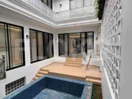 RHAS51a | House in Cilandak for Sale: 6BR, 3 Floors with Carport 3