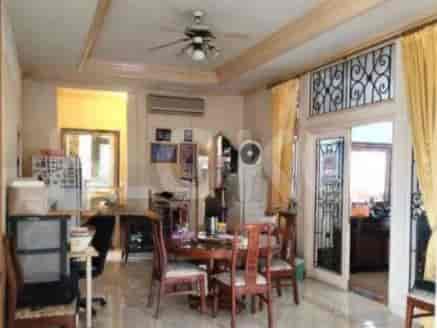 Dijual Rumah 3 BR, Luas 200 m2 di Ciputat Area, Tangerang - RHAS9fa 4