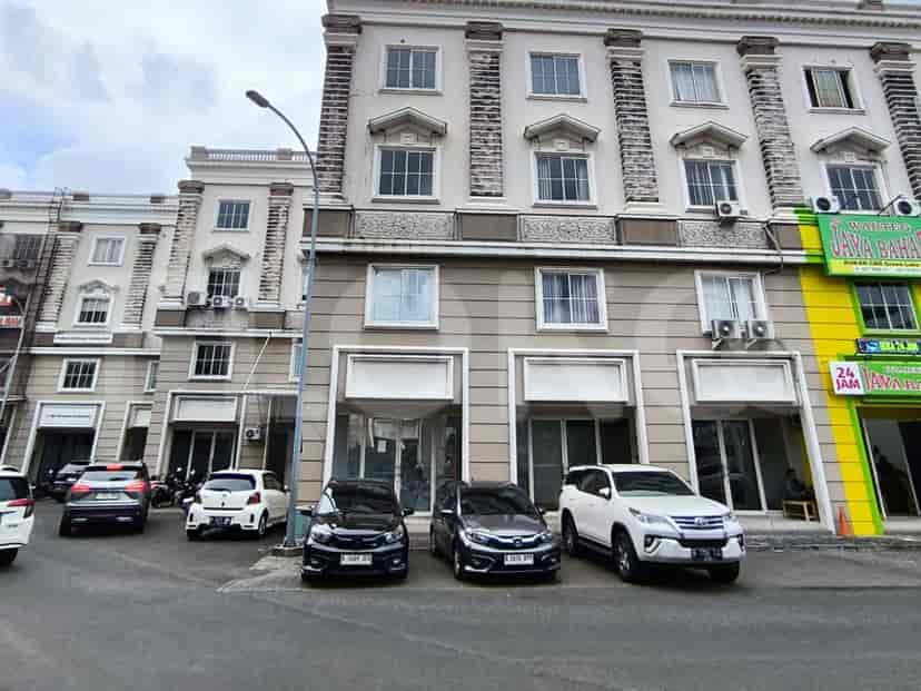 268 sqm, shophouse for sale in Jalan Green Lake City, Cengkareng 1