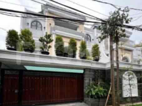 RHAS51a | House in Cilandak for Sale: 6BR, 3 Floors with Carport 1