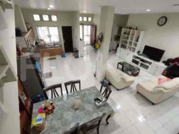150 sqm, 3 BR house for sale in Komplek Taman Ratu, Kebon Jeruk - RHASe0a 2