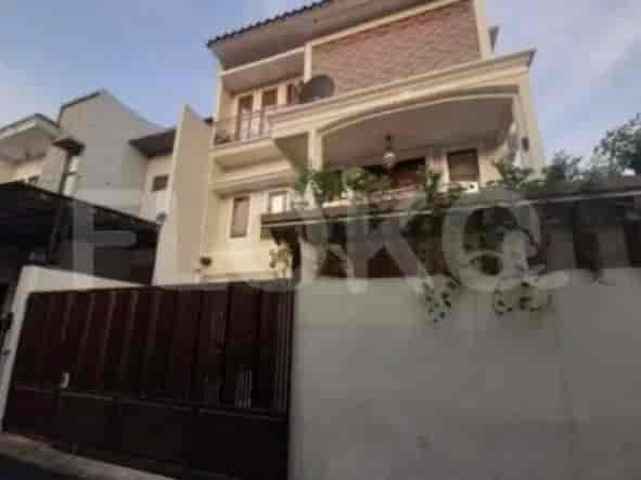 200 sqm, 4 BR house for sale in Pasar Minggu - Jakarta Selatan, Pasar Minggu - RHAS429 1