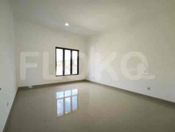 RHAS3bc | House for Sale in West Jakarta, 3 Floors with Carport 2