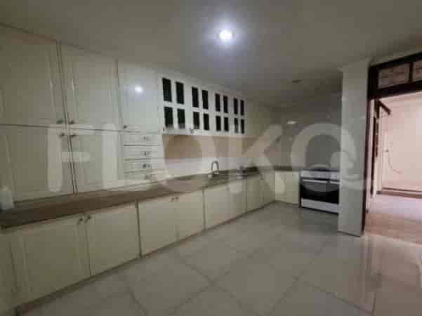 Disewakan Rumah 4 BR, Luas 300 m2 di Kebayoran Baru, Gandaria - RHA6ec 4