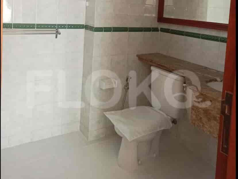 Bathroom with toilet, sink and mirror.