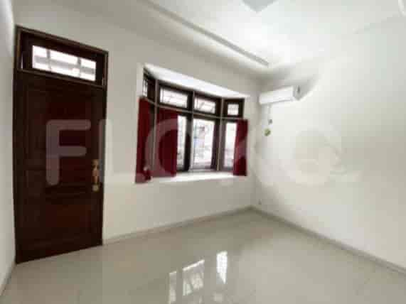 Disewakan Rumah 4 BR, Luas 275 m2 di Kebayoran Baru Area, Gandaria - RHA99d 3