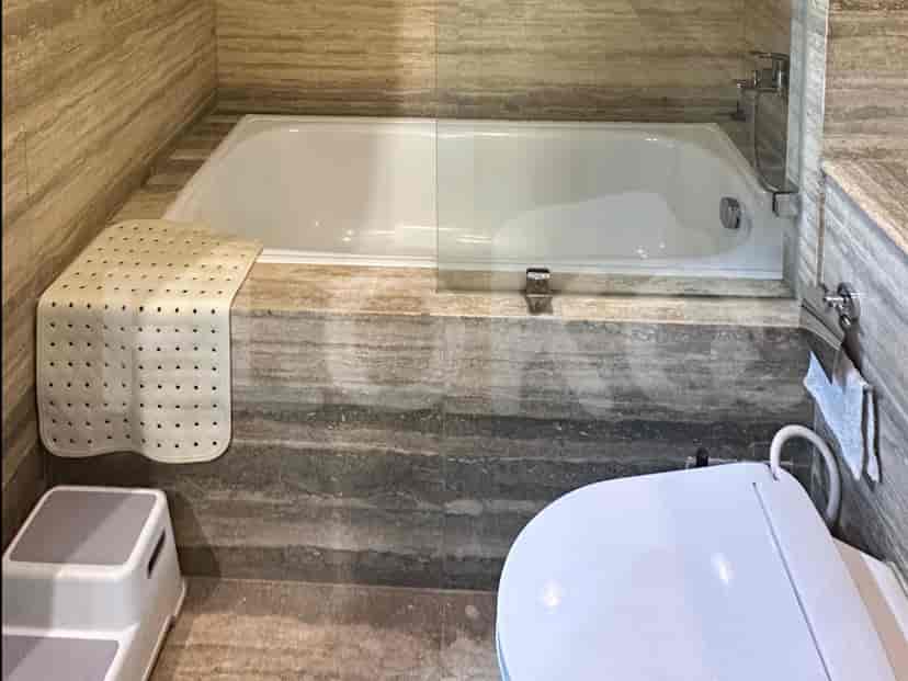 Bathroom with a bathtub.