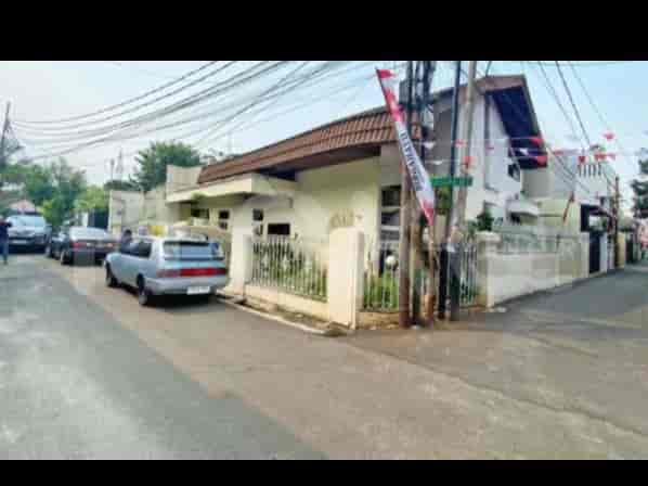 RHAS05b | House in Tebet for Sale with Carport 1