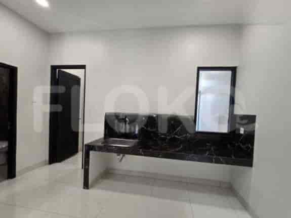 RHASe8e, 3 Floors House in Meruya for Sale | 4BR Near Puri Indah Mall 4