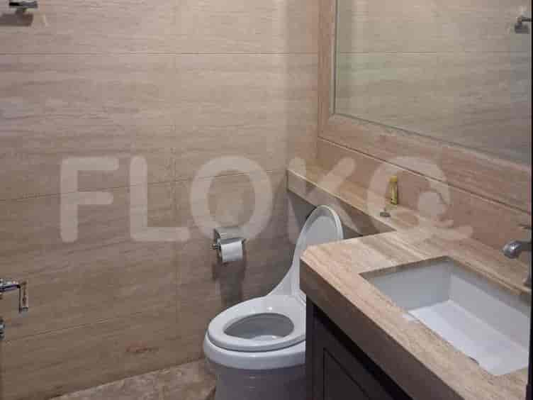 Bathroom with a modern design.