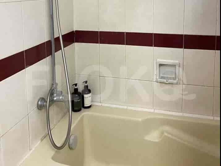 Bathroom with a bathtub.