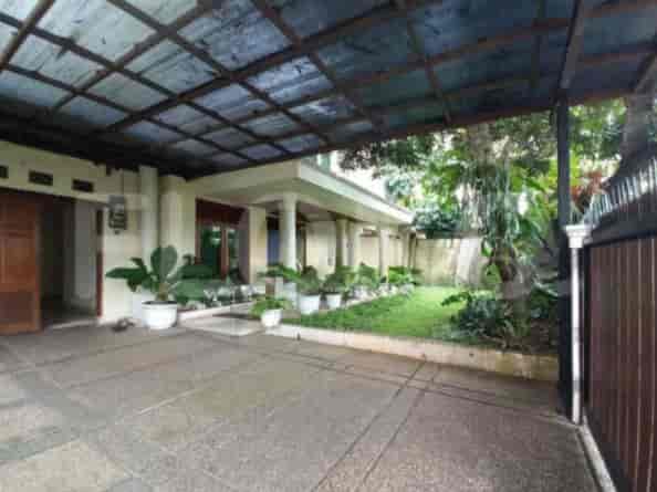 Dijual Rumah 7 BR, Luas 400 m2 di Pancoran Timur - Jakarta Selatan, Pancoran - RHASfcc 1