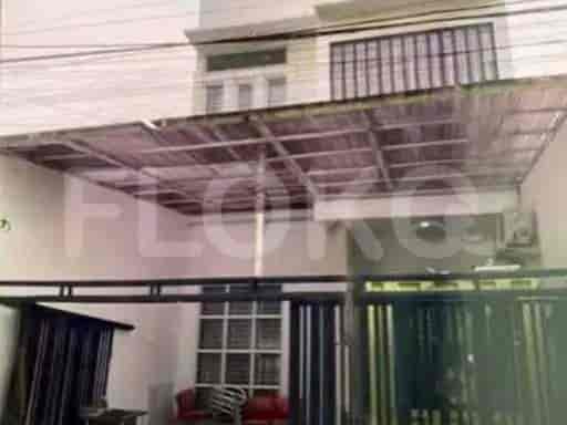 Dijual Rumah 2 BR, Luas 185 m2 di Jl Hj Muhi , Pondok Indah - RHASa12 1