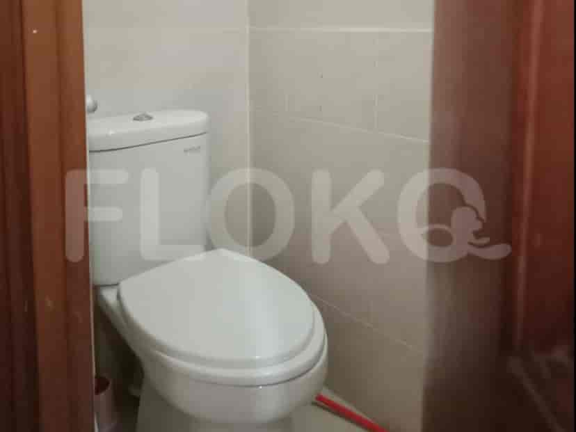 A bathroom with a toilet.