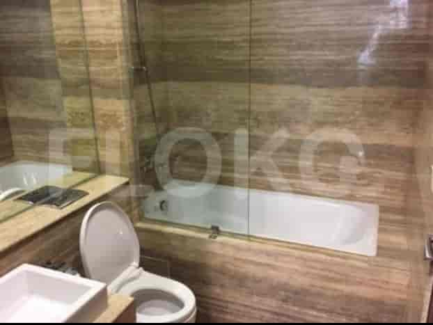 A contemporary bathroom with a bathtub, a toilet, and a sink.