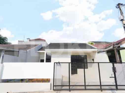 RHAS157 | House Sale in Tangerang with Open Kitchen & Negotiable Price, 1 Floor 1