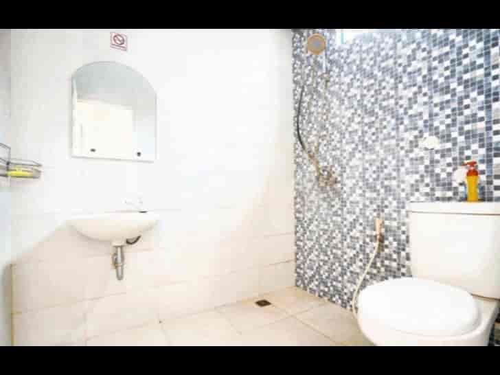 Dijual Rumah 3 BR, Luas 104 m2 di Cipondoh - Tangerang, Tangerang - RHAS124 4