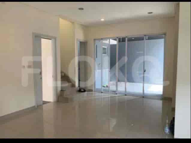 Dijual Rumah 4 BR, Luas 211 m2 di Komplek Green Lake City, Tangerang - RHAS725 1