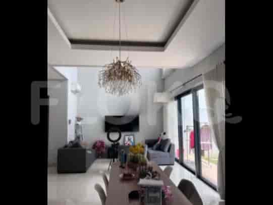 Dijual Rumah 4 BR, Luas 242 m2 di Kota Wisata, Depok - RHAS87c 1