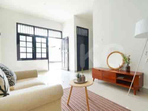 RHAS157 | House Sale in Tangerang with Open Kitchen & Negotiable Price, 1 Floor 2