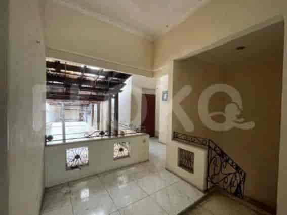 Disewakan Rumah 8 BR, Luas 500 m2 di Kebayoran Baru, Gandaria - RHAa02 4