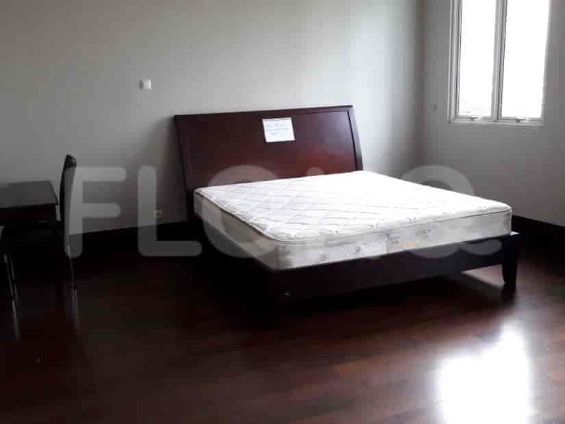 Bedroom with bed.