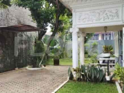 RHAS9fa | House for Sale in Tangerang with 5 Carports, 1st Floor 2