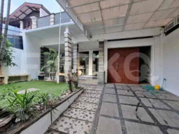 Disewakan Rumah 4 BR, Luas 300 m2 di Kebayoran Baru, Gandaria - RHA6ec 1
