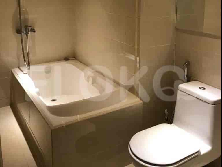 Bathroom featuring a bathtub and toilet, demonstrating the bathroom's overall design.