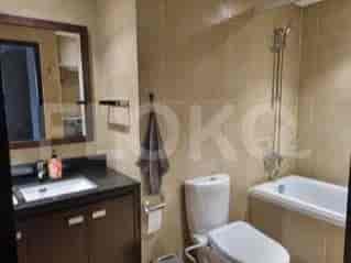 A bathroom with a sink, toilet, and bathtub.