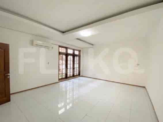 Disewakan Rumah 4 BR, Luas 350 m2 di Jl. Panglima Polim, Gandaria - RHA122 3