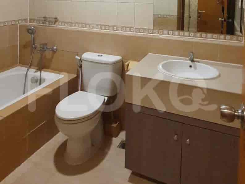 A bathroom with a bathtub, toilet, and sink.
