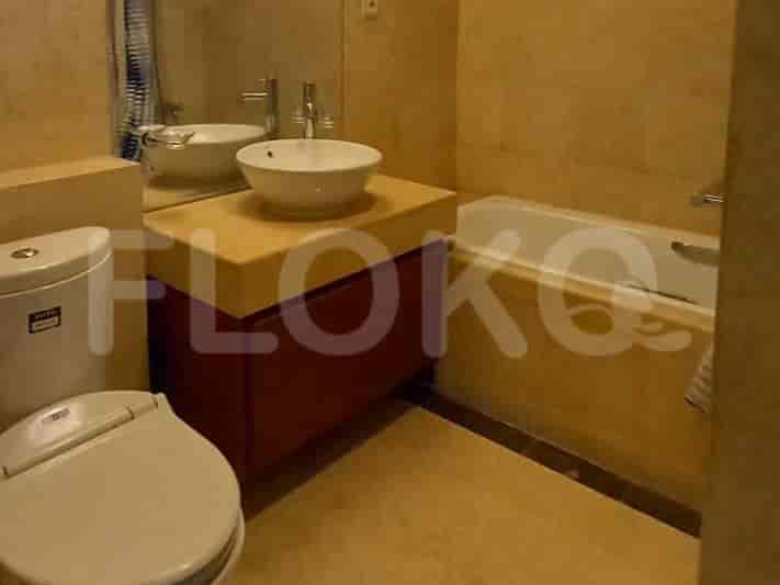 Bathroom with a bathtub, toilet, and sink.