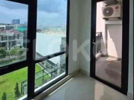 Sebuah balkon dengan pemandangan.