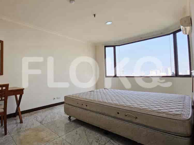 3 Bedroom on Middle Floor for Rent in Simprug Indah - fsif4e 3