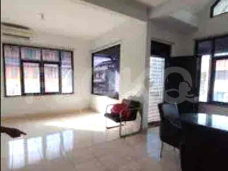 Disewakan Ruko Luas 180 m2 di Jalan Taman Surya, Cengkareng - RKR224 1