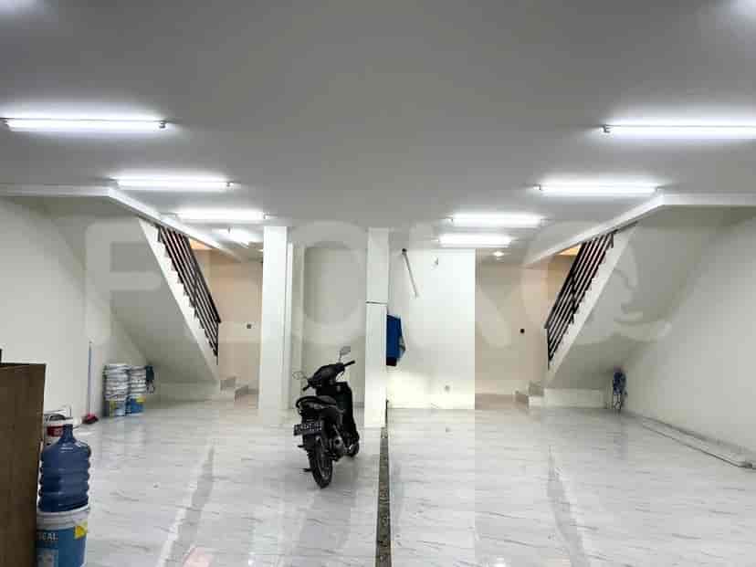 Disewakan Ruko Luas 270 m2 di Jalan Arteri Kelapa Dua No.61, Kebon Jeruk 2