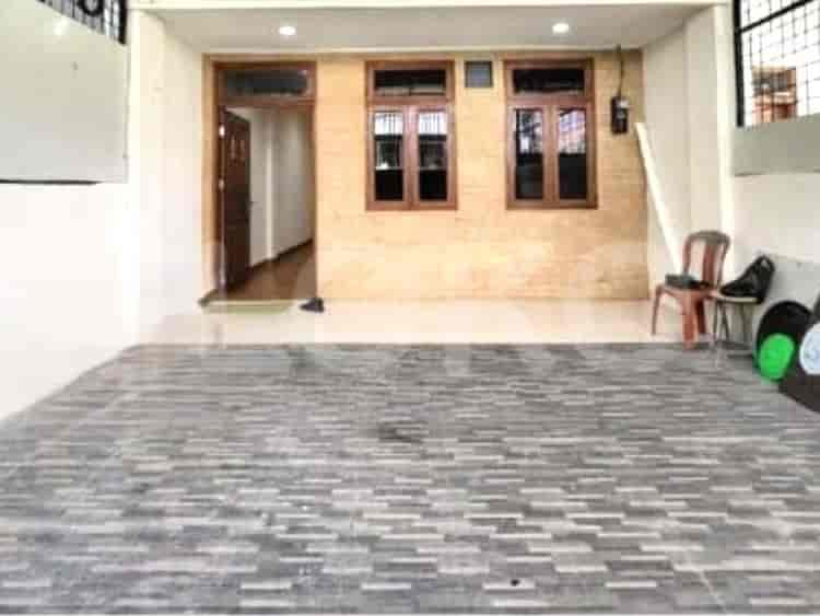 281 sqm, shophouse for rent in Jalan Petojo, Tanah Abang - RKRddf 1