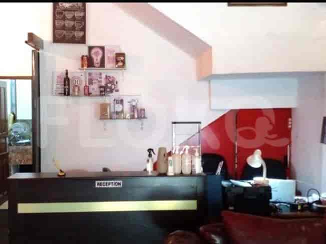 Disewakan Ruko Luas 360 m2 di Jalan Royal Palace B-19, Tebet 2