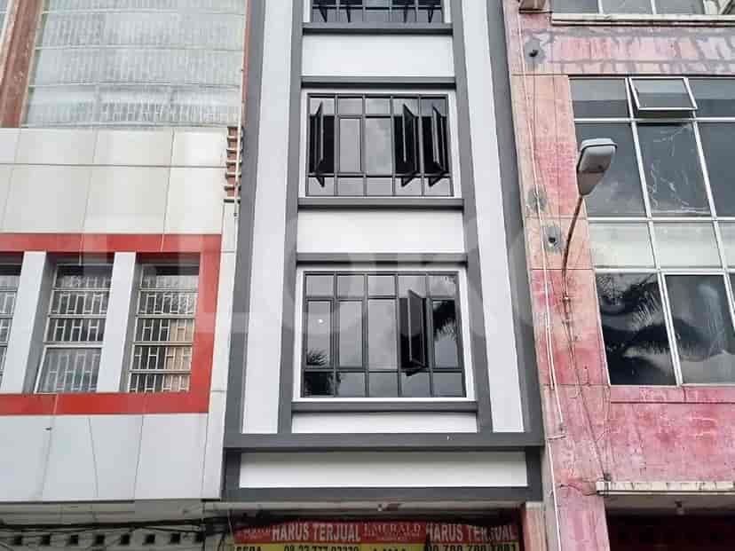Dijual Ruko Luas 303 m2 di Jalan Mutiara Palem, Cengkareng 1