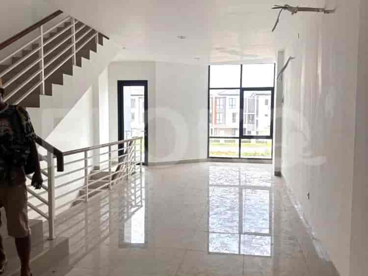 Disewakan Ruko Luas 180 m2 di Jalan New East, Cakung - RKR086 2