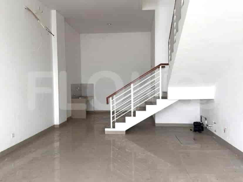 180 sqm, shophouse for rent in Jalan New East, Cakung 1