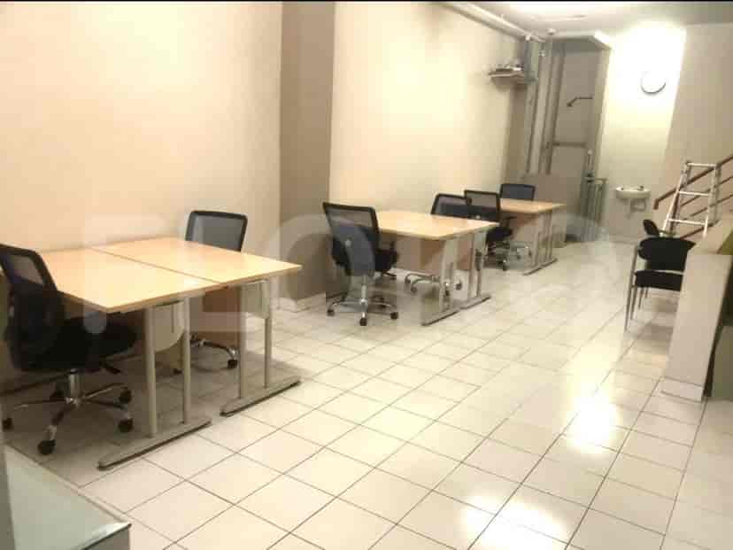 Disewakan Ruko Luas 234 m2 di Jalan Srengseng, Meruya 4